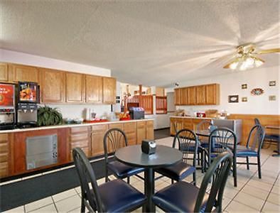 Super 8 Wichita East Kellogg Hotel Nhà hàng bức ảnh